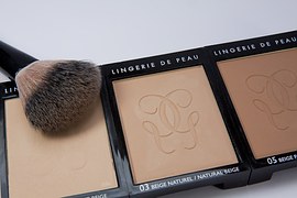 make-up-1276358__180